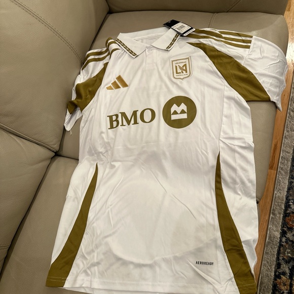 LA FC SOCCCER JERSEY SON#7
Fits Medium—:large slim fit - Picture 1 of 5